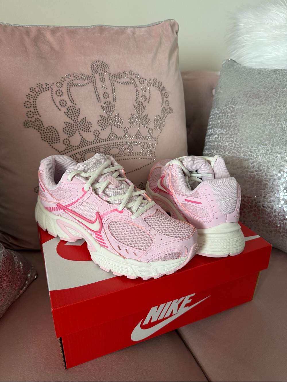 Nike V5 RNR Pink Foam Sail Women’s Size 7 Sneakers NEW